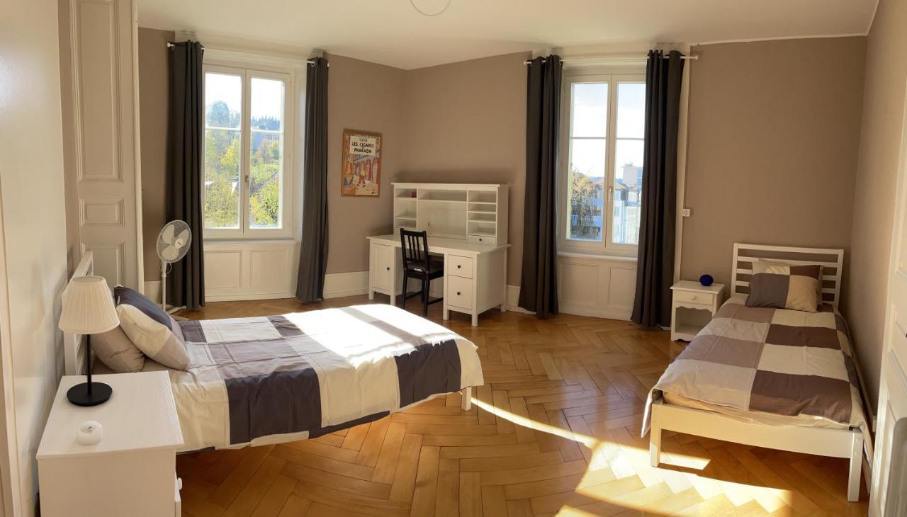 Le Locle : Bel Appartement Chaleureux エクステリア 写真