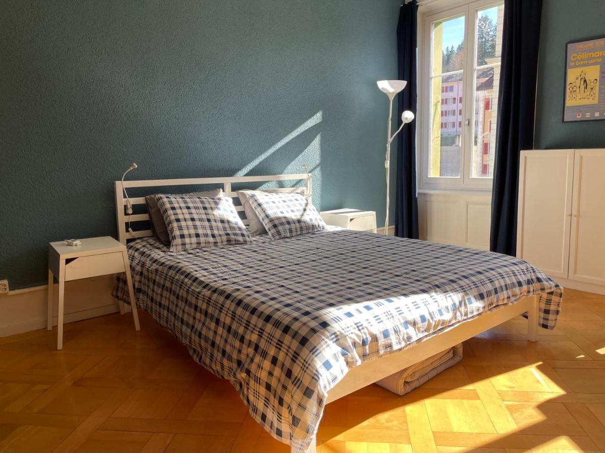 Le Locle : Bel Appartement Chaleureux エクステリア 写真