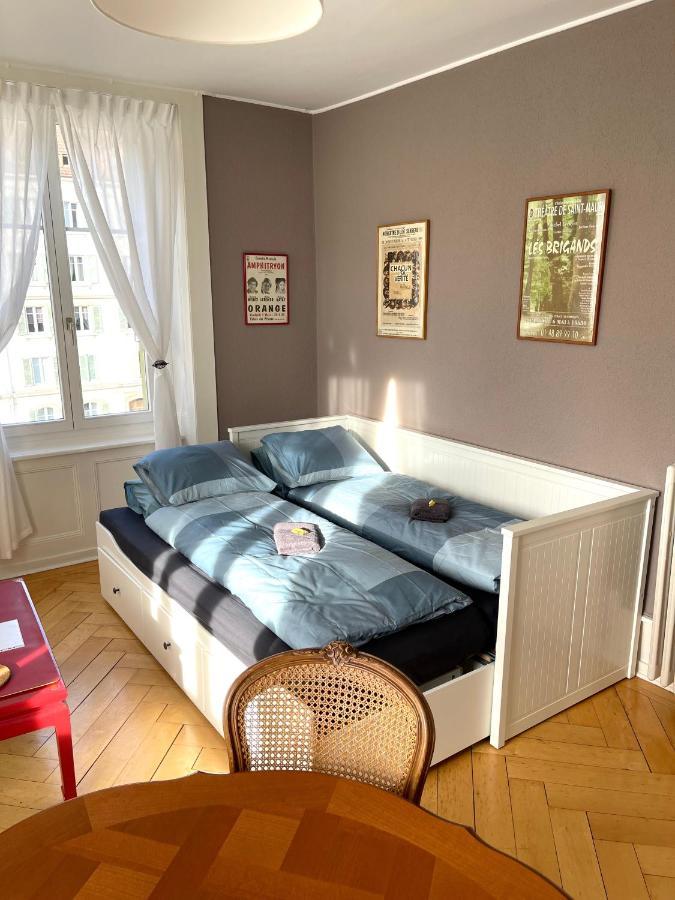 Le Locle : Bel Appartement Chaleureux エクステリア 写真
