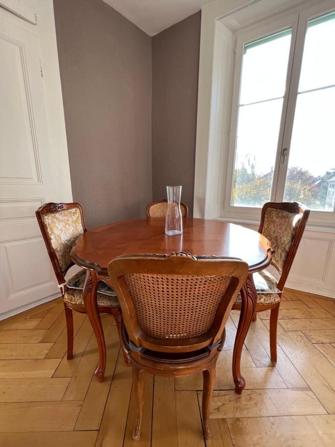 Le Locle : Bel Appartement Chaleureux エクステリア 写真