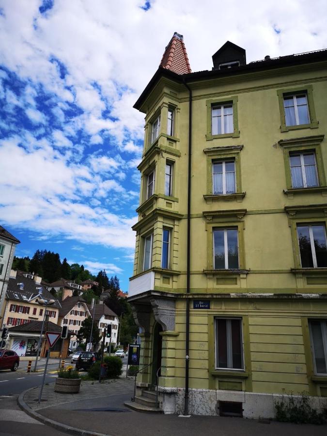 Le Locle : Bel Appartement Chaleureux エクステリア 写真