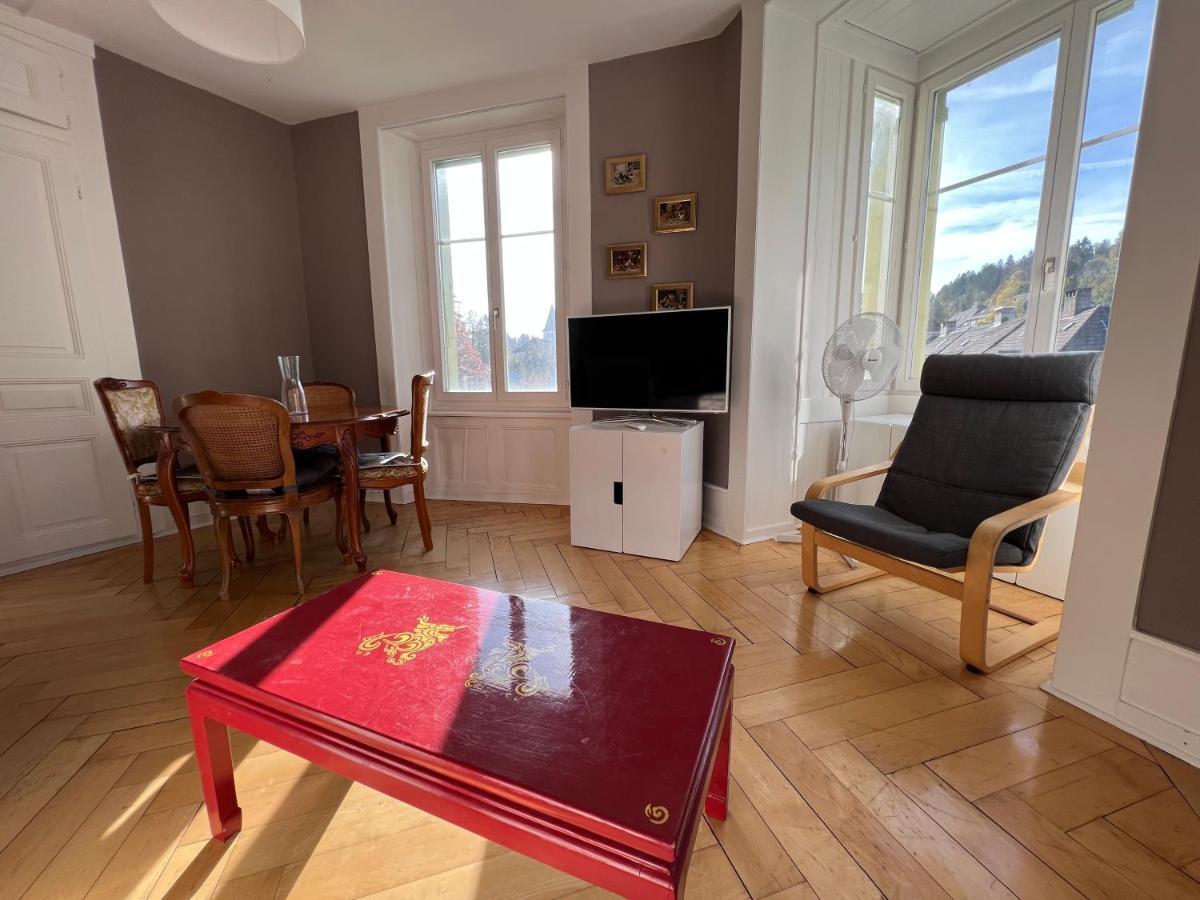 Le Locle : Bel Appartement Chaleureux エクステリア 写真