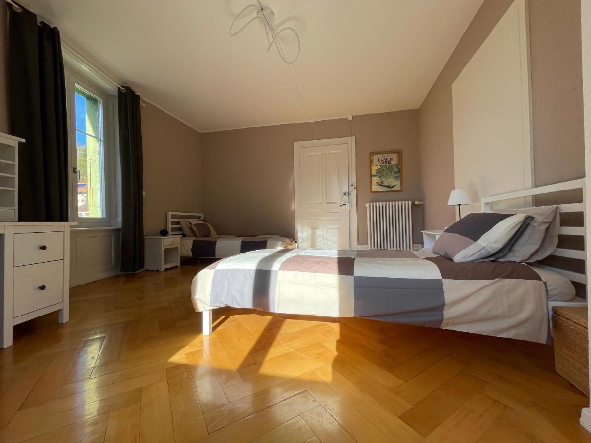 Le Locle : Bel Appartement Chaleureux エクステリア 写真